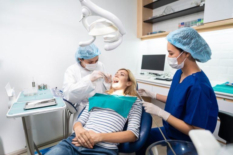 Female,Dentist,Examine,Tooth,To,Caucasian,Girl,At,Dental,Health